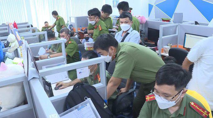 Công an TP HCM khám xét công ty chuyên gọi điện chửi khách