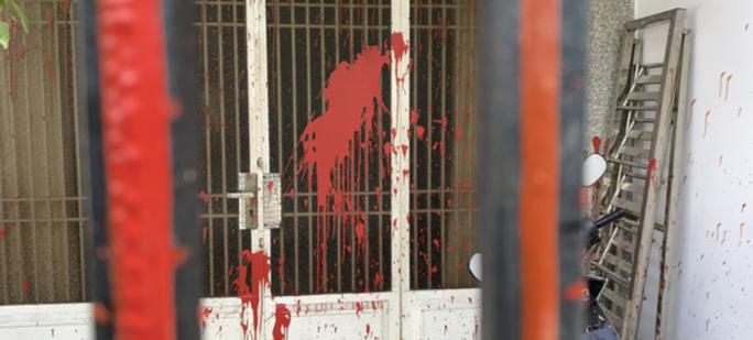 Nhà một người dân ở quận Bình Tân bị tấn công bằng sơn