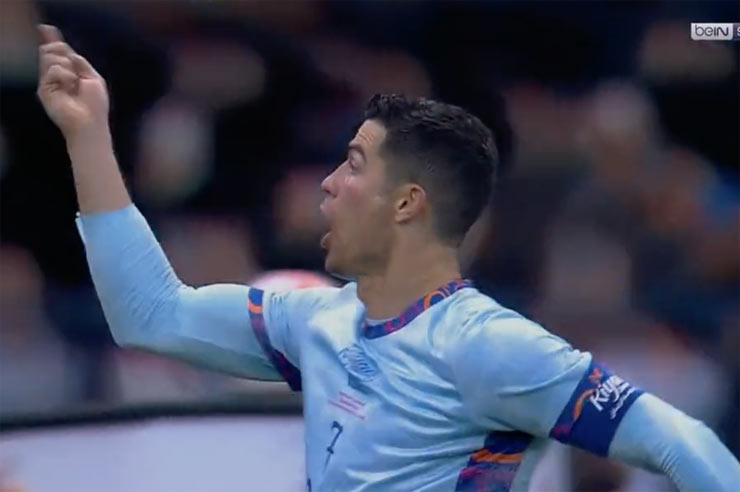 Ronaldo tỏa sáng ở trận đấu Messi, vẫn bị fan “ném đá” dữ dội - 3