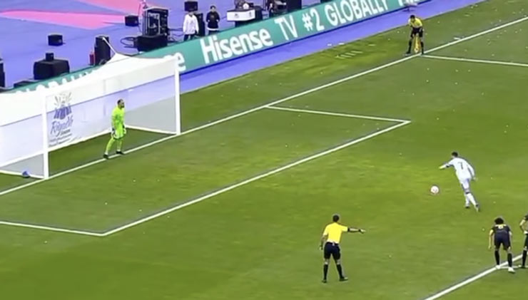 Ronaldo tỏa sáng ở trận đấu Messi, vẫn bị fan “ném đá” dữ dội - 2