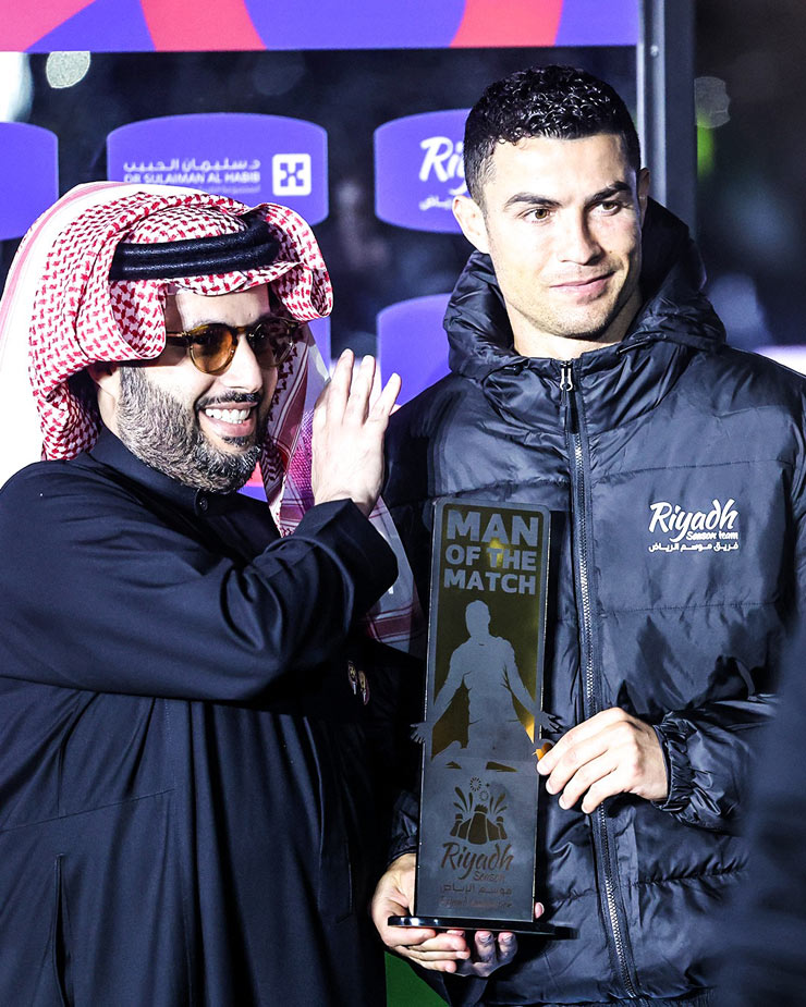 CR7 nhận danh hiệu "Cầu thủ xuất sắc nhất trận" dù Saudi All-Star thua PSG 4-5