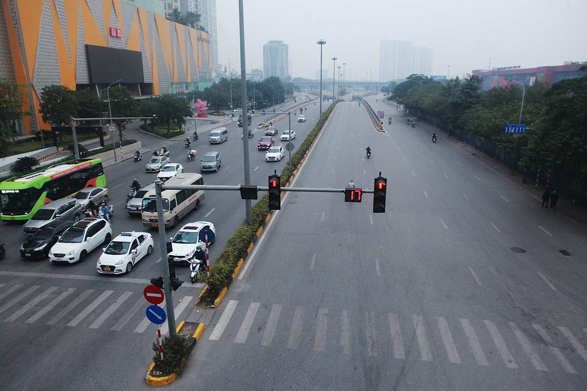 Đường Nguyễn Chí Thanh (quận Đống Đa) vào thời điểm gần 8h sáng