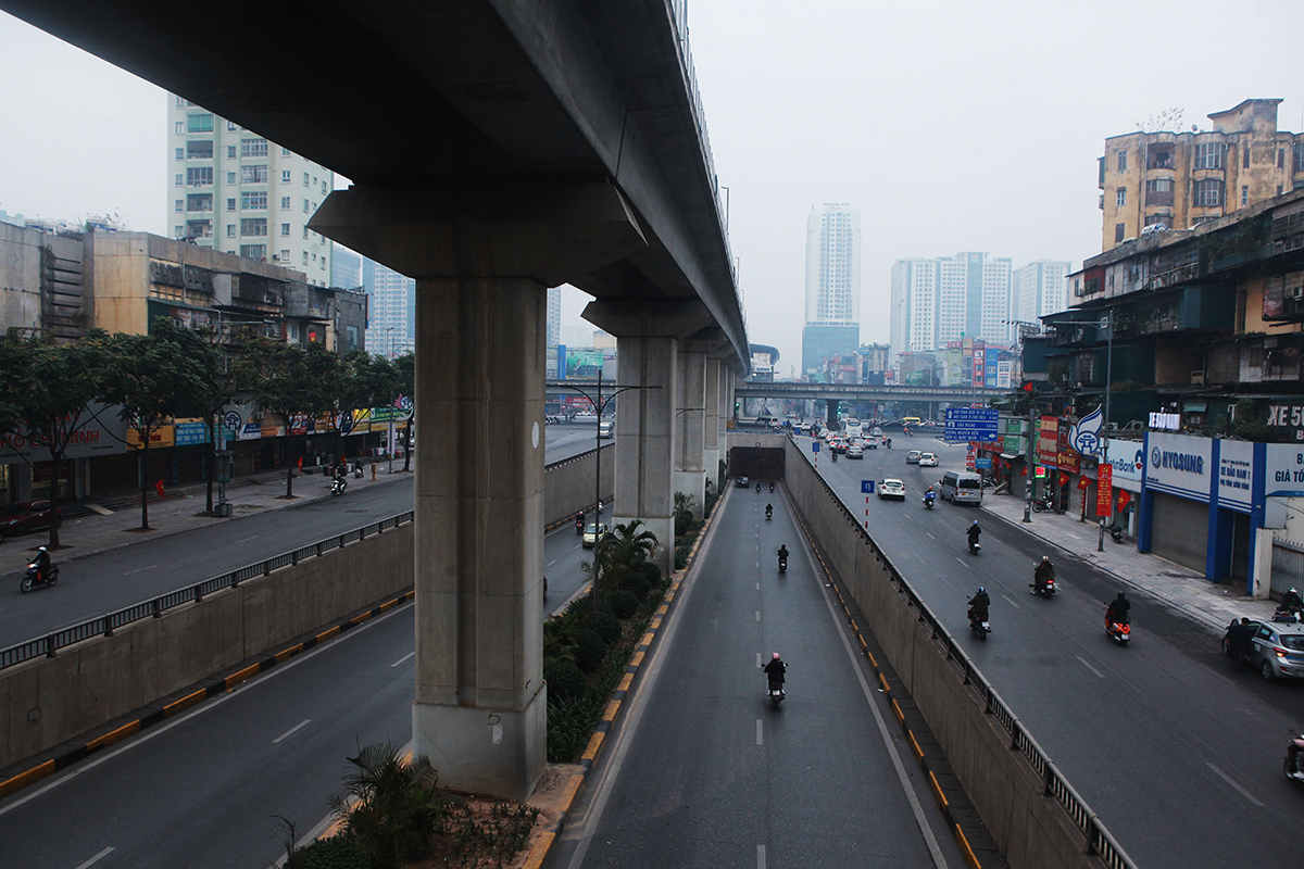 Hầm chui tại nút giao Thanh Xuân ngã tư Nguyễn Trãi – Khuất Duy Tiến (quận Thanh Xuân) vào giờ cao điểm.