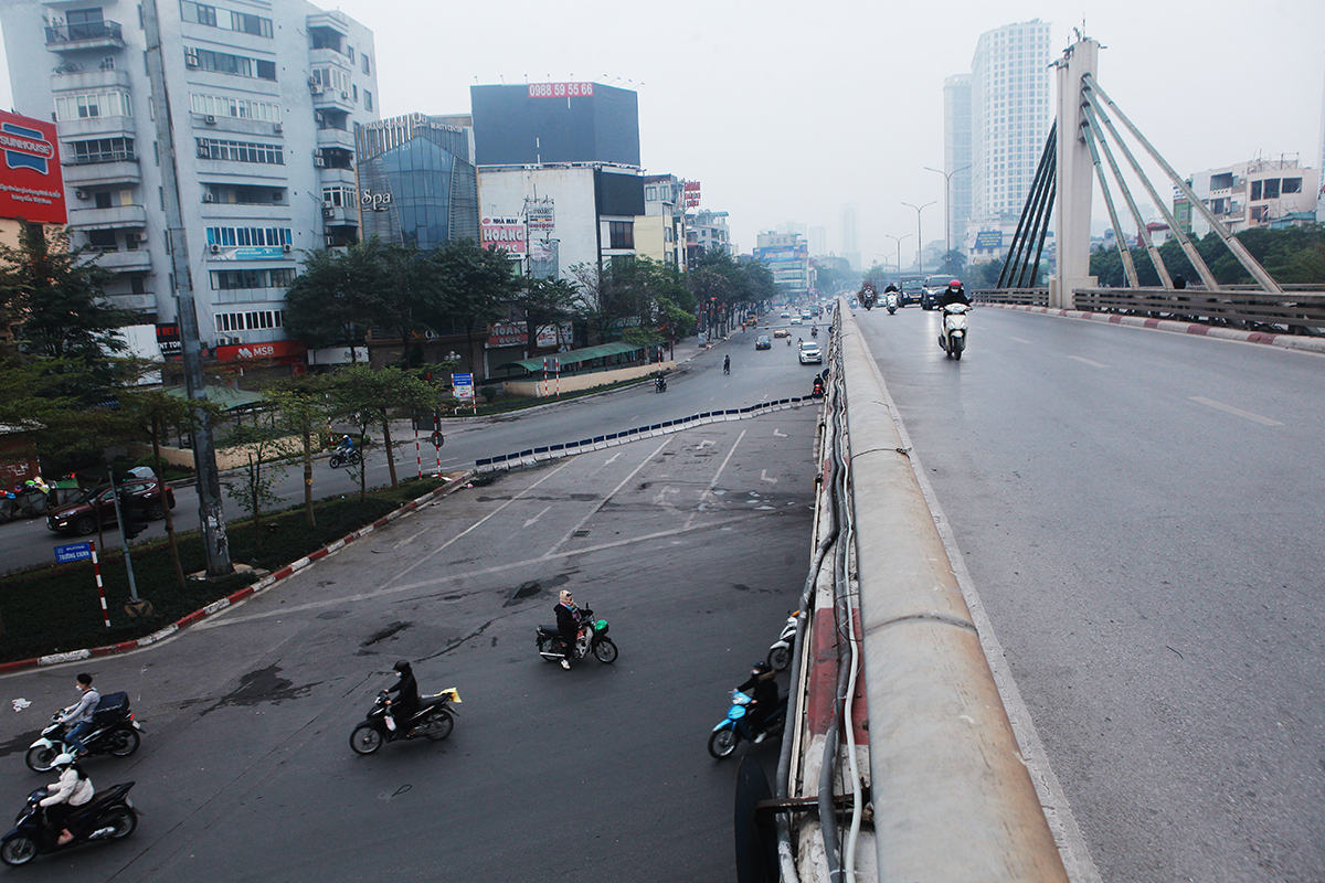 Điểm nóng giao thông trên đường Trường Chinh, đoạn lối xuống đường Vành đai 2 trên cao đoạn Ngã Tư Sở không còn cảnh ô tô, xe máy nôi đuôi nhau hàng giờ…