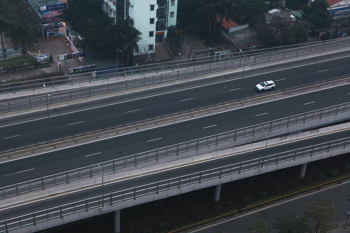 Hình ảnh đường vành đai 3 trên cao đoạn Phạm Văn Đồng (Bắc Từ Liêm, Hà Nội) lúc 7h30 sáng nay.