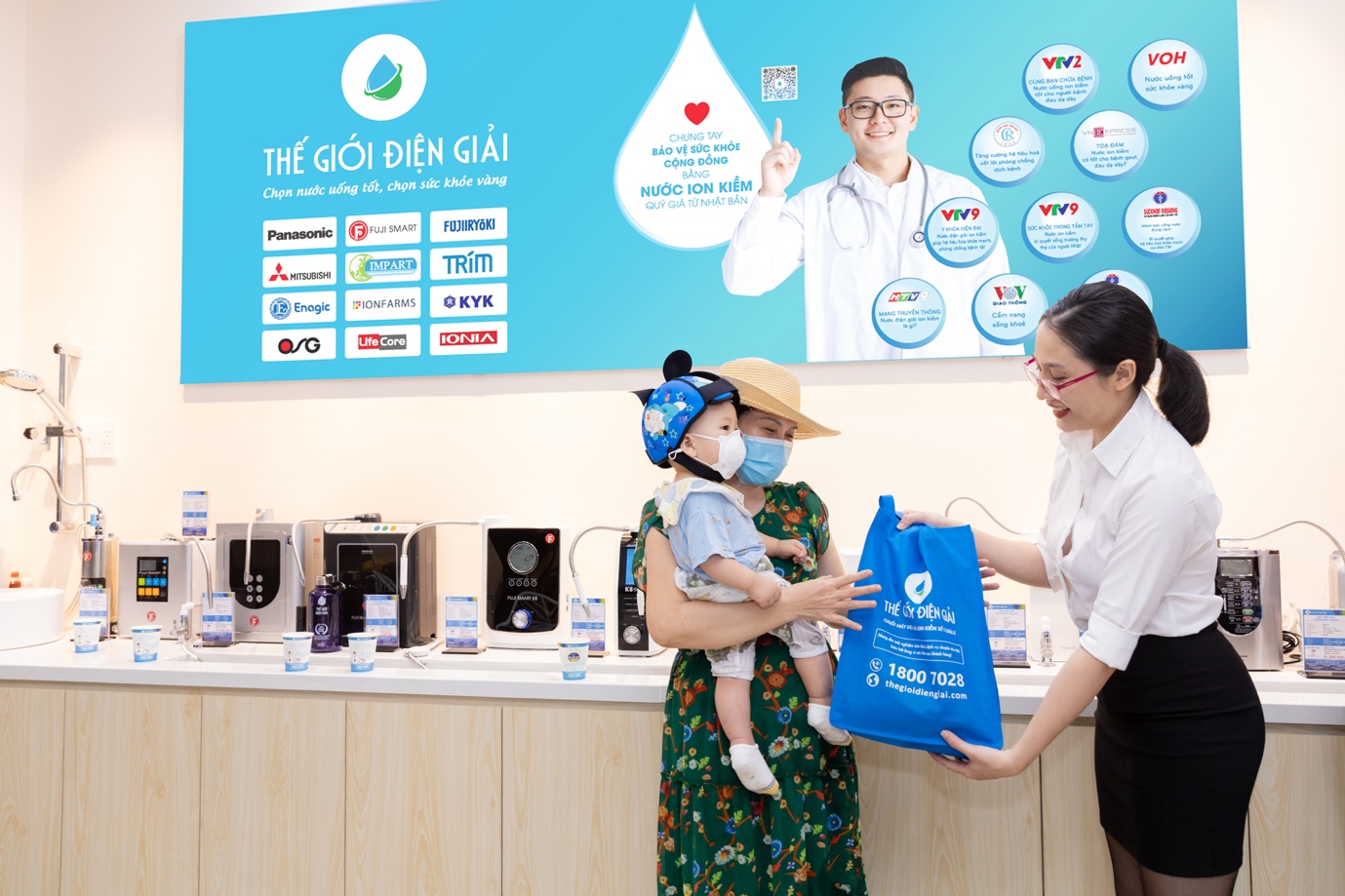 Khách hàng được nhiều ưu đãi khi mua máy lọc nước điện giải ion kiềm nhân dịp khai trương