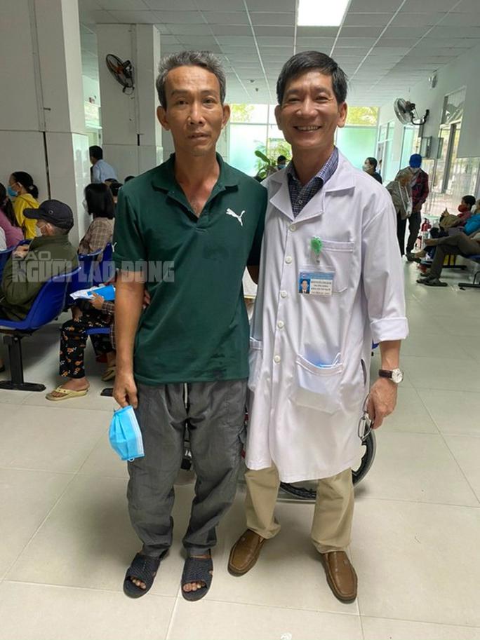 Ông Nguyễn Đình Khanh đi tái khám tại BV Đa khoa Quảng Nam
