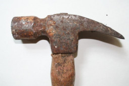 Pháp luật - Vợ lén bán đất, người đàn ông nổi điên gây án