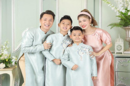 Giải trí - Vợ chồng Đăng Khôi - Thủy Anh cùng hai con mặc áo dài đón Tết