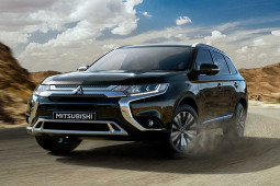 Giá xe Mitsubishi Outlander tháng 1/2023, tặng Camera 360 và phiếu nhiên liệu