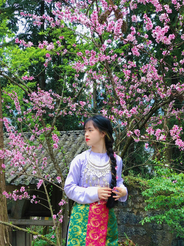 Thiếu nữ trong trang phục dân tộc Mông đón Tết với vẻ đẹp tựa bông hoa núi rừng - 9