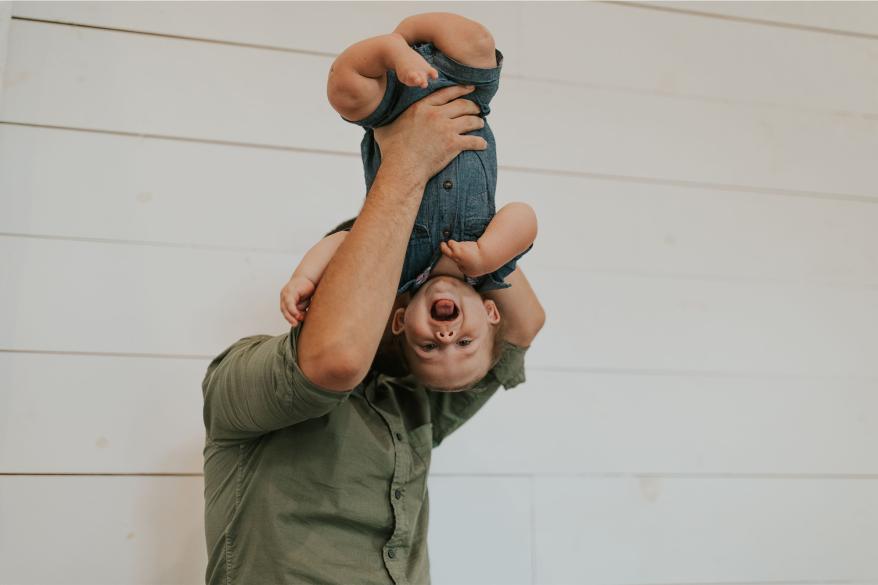 Louis sinh ra đã bị thiếu xương ở cả hai chân.