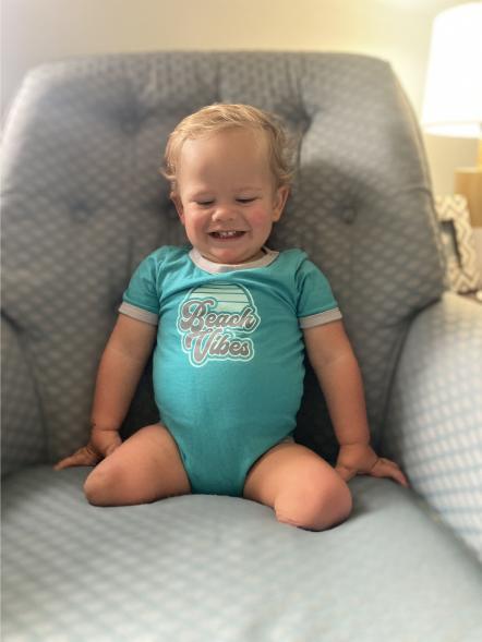 Louie bị cắt bỏ cả hai chân khi mới 11 tháng tuổi.