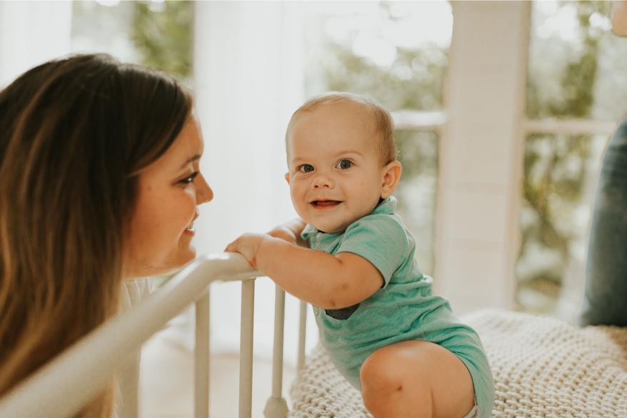 Video cảm động cậu trẻ cụt chân lần đầu tiên bước đi trên chân giả - 6