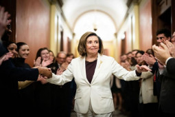 Thế giới - Lễ "trừ tà" tại nhà bà cựu Chủ tịch Hạ viện Mỹ