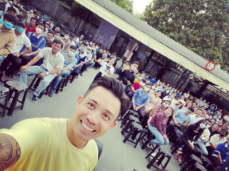 Minh "Nhựa" khoe ảnh công ty&nbsp;