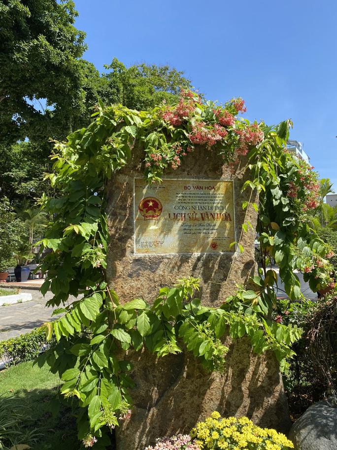 Lăng Ông có từ năm 1848, đã được Bộ Văn hóa Thể thao và Du lịch công nhận Di tích Lịch sử Văn hóa cấp quốc gia năm 1988. Lễ hội Khai hạ - Cầu an ở lăng cũng được xếp hạng Di sản văn hóa phi vật thể quốc gia.