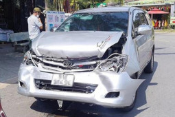 Tin tức trong ngày - Ô tô tông liên hoàn, cầu Rạch Miễu kẹt cứng