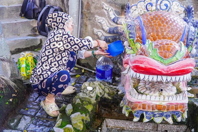 Bí ẩn dòng nước thiêng phun từ lòng đất - 15