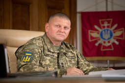 Thế giới - Bất ngờ được một người Mỹ tặng 1 triệu USD, Tổng Tư lệnh Ukraine xử lý ra sao?