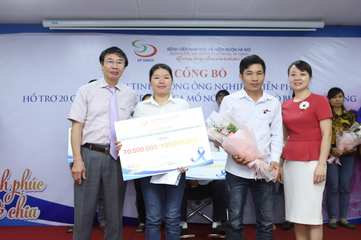 Gia đình chị Trần Thị Hương là một trong 10 cặp vợ chồng được nhận hỗ trợ IVF miễn phí năm 2020 từ Bệnh viện Nam học và Hiếm muộn Hà Nội (Ảnh: BVCC).