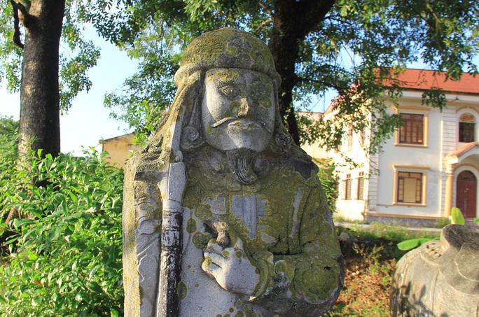 CLIP: Lăng mộ đá 300 năm giữa lòng TP Thanh Hóa - 7