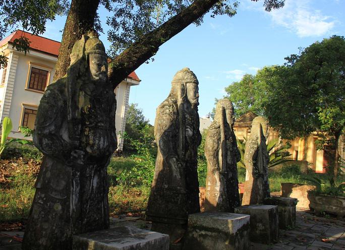 CLIP: Lăng mộ đá 300 năm giữa lòng TP Thanh Hóa - 5