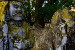 Tin tức trong ngày - CLIP: Lăng mộ đá 300 năm giữa lòng TP Thanh Hóa