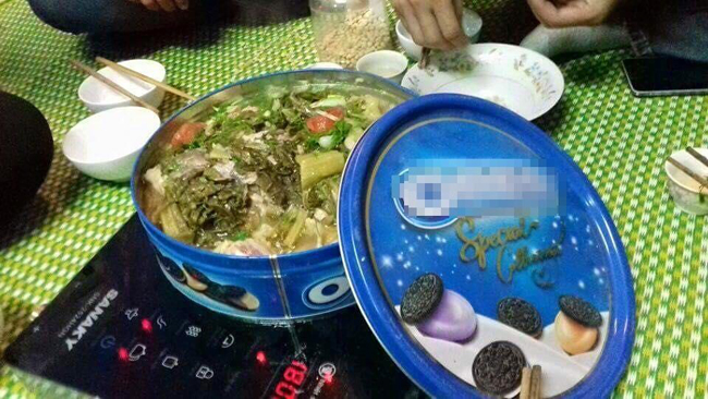 Ngày Tết muốn ăn lẩu nhưng nhà không có nồi lẩu.
