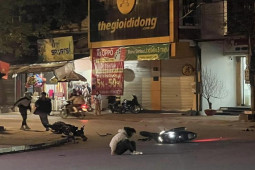 Tin tức trong ngày - Clip: Phóng như tên bay, 2 xe máy “đụng độ” kinh hoàng, xe vỡ tung tóe