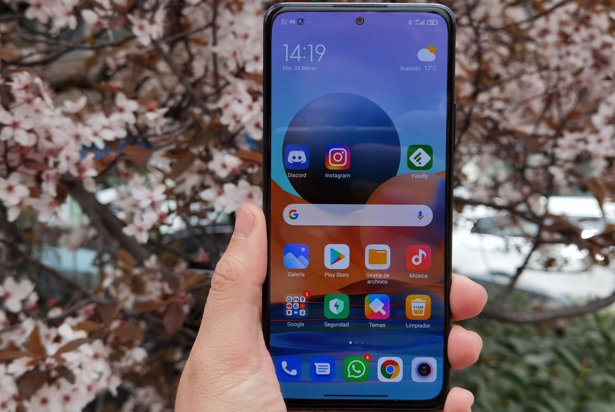 Galaxy A13 và Redmi Note 11, chọn điện thoại nào ở tầm giá 4 triệu? - 2