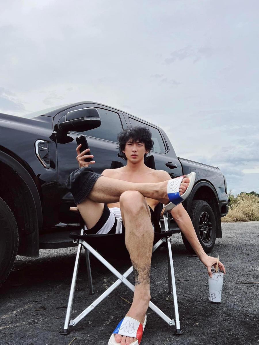 Tuấn Trần khoe vẻ đẹp nam tính, phóng khoáng với tạo hình mới.