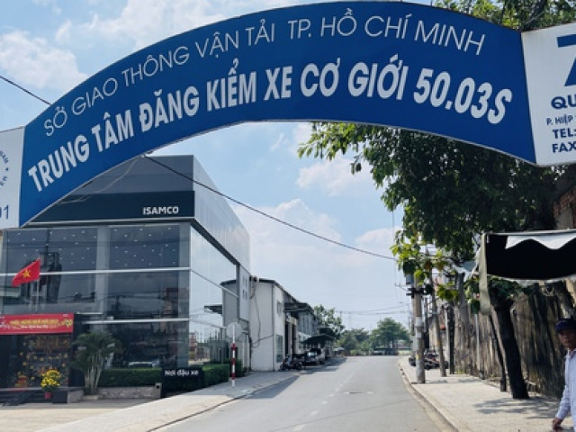 Cảnh tượng lạ ở các trung tâm đăng kiểm tại TP HCM và Tiền Giang từ sáng đến trưa 27-1