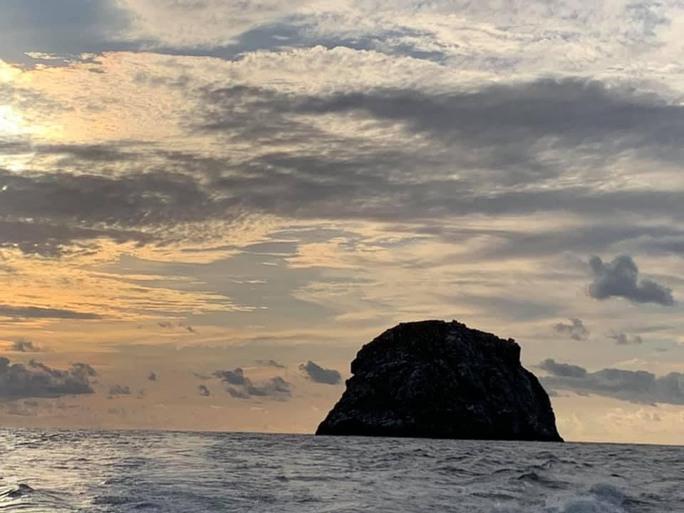 Hòn Trứng chính là điểm đến lý tưởng mà bạn không nên bỏ qua để cùng chiêm ngưỡng từng đàn chim bay về làm tổ và ngắm nhìn đất trời bao la.