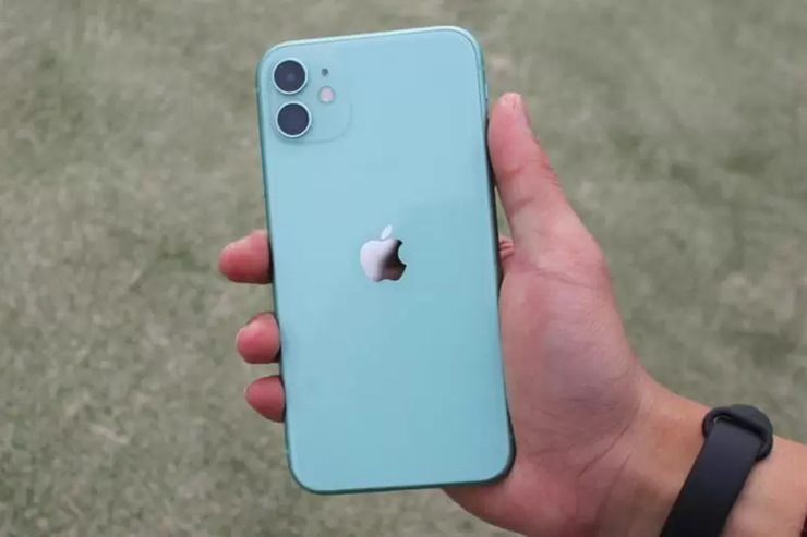 Đầu năm săn điện thoại iPhone Xr hay iPhone 11 cũ? - 2