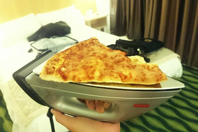Khi nhà không có lò vi sóng nhưng lại muốn ăn nóng.
