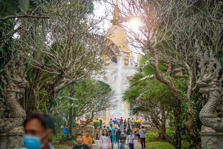 Khách thập phương du xuân tại ngôi chùa &#39;không nhang khói&#39; tuyệt đẹp ở TPHCM - 2