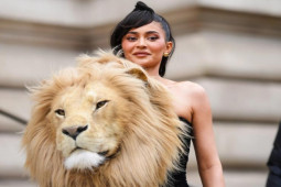 Thời trang - Việc mặc những chiếc đầu thú giả của Schiaparelli gây tranh cãi lớn