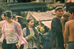 Thời trang - Kiểu mặc lộ cơ thể trong "Chị chị em em" bị phản ứng