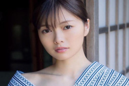 Làm đẹp - Thực hư 2 loại trang điểm càng bôi càng lên mụn