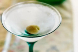 Đàn ông - Yếu tố quan trọng giúp chàng pha được ly cocktail tuyệt đỉnh