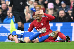 Bóng đá - Sao Liverpool đạp gót vẫn thoát thẻ đỏ: Triệu fan phẫn nộ, mắng VAR vô dụng