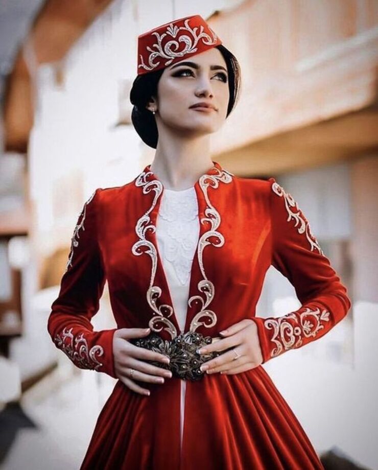 Sức hấp dẫn của vẻ đẹp&nbsp;Circassian còn vượt xa những miêu tả trong văn học để được soi chiếu dưới cái nhìn nhân chủng học.
