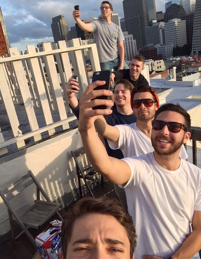 Các quý ông sống ảo cũng đâu thua kém ai.
