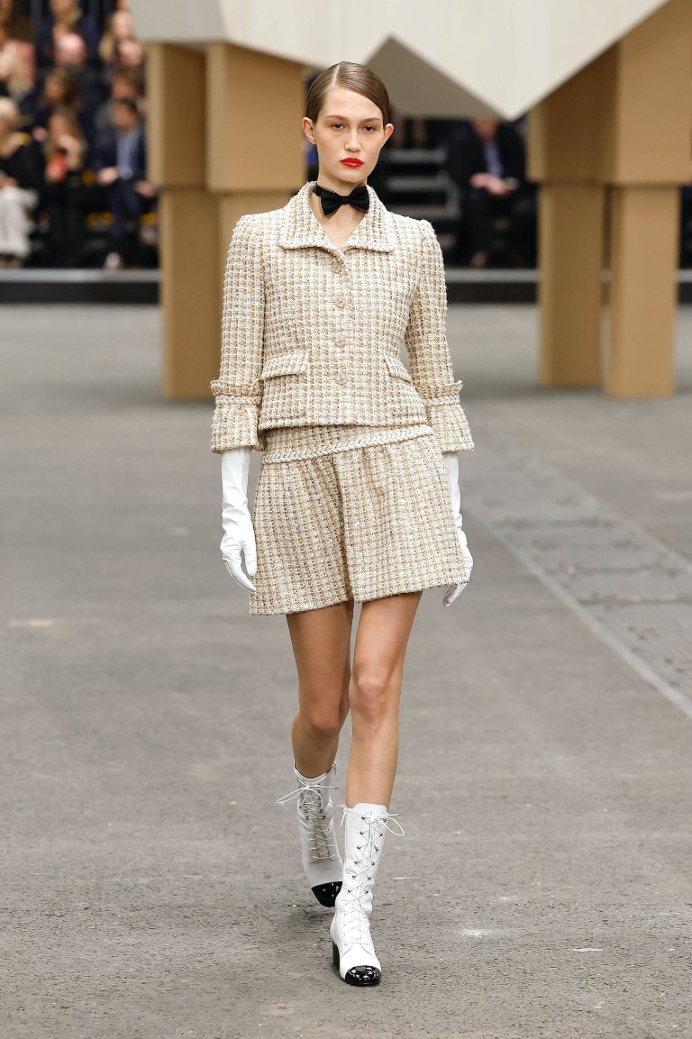 Thiết kế Haute Couture của Chanel xoay quanh các tác phẩm điêu khắc động vật - 5