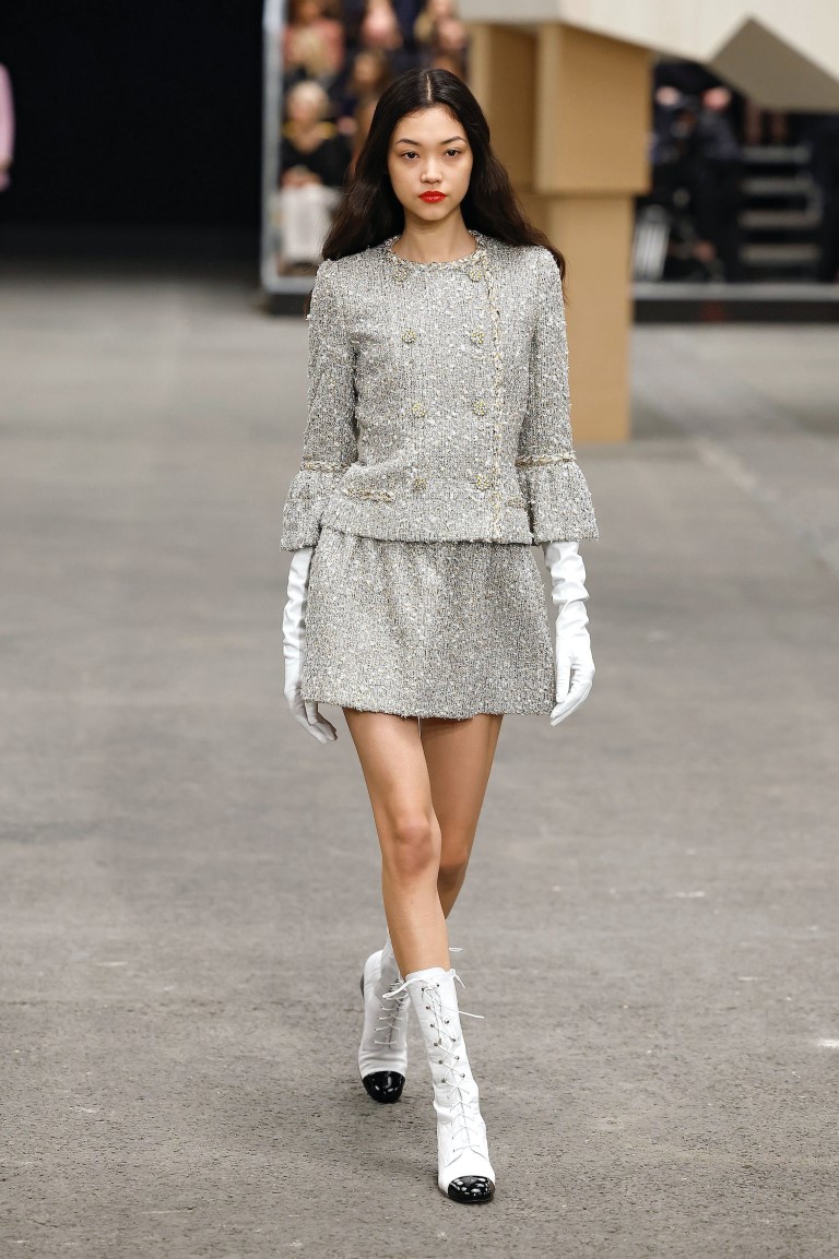 Thiết kế Haute Couture của Chanel xoay quanh các tác phẩm điêu khắc động vật - 4