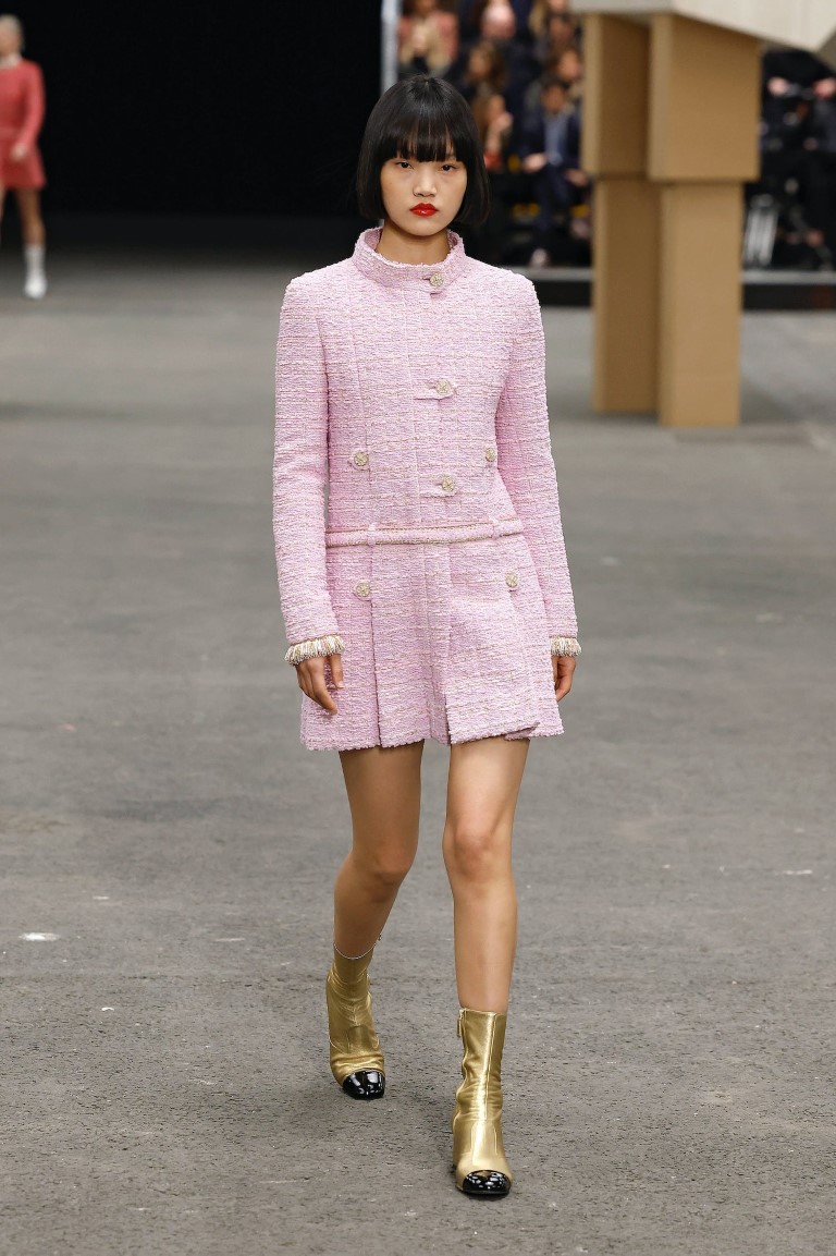 Thiết kế Haute Couture của Chanel xoay quanh các tác phẩm điêu khắc động vật - 2