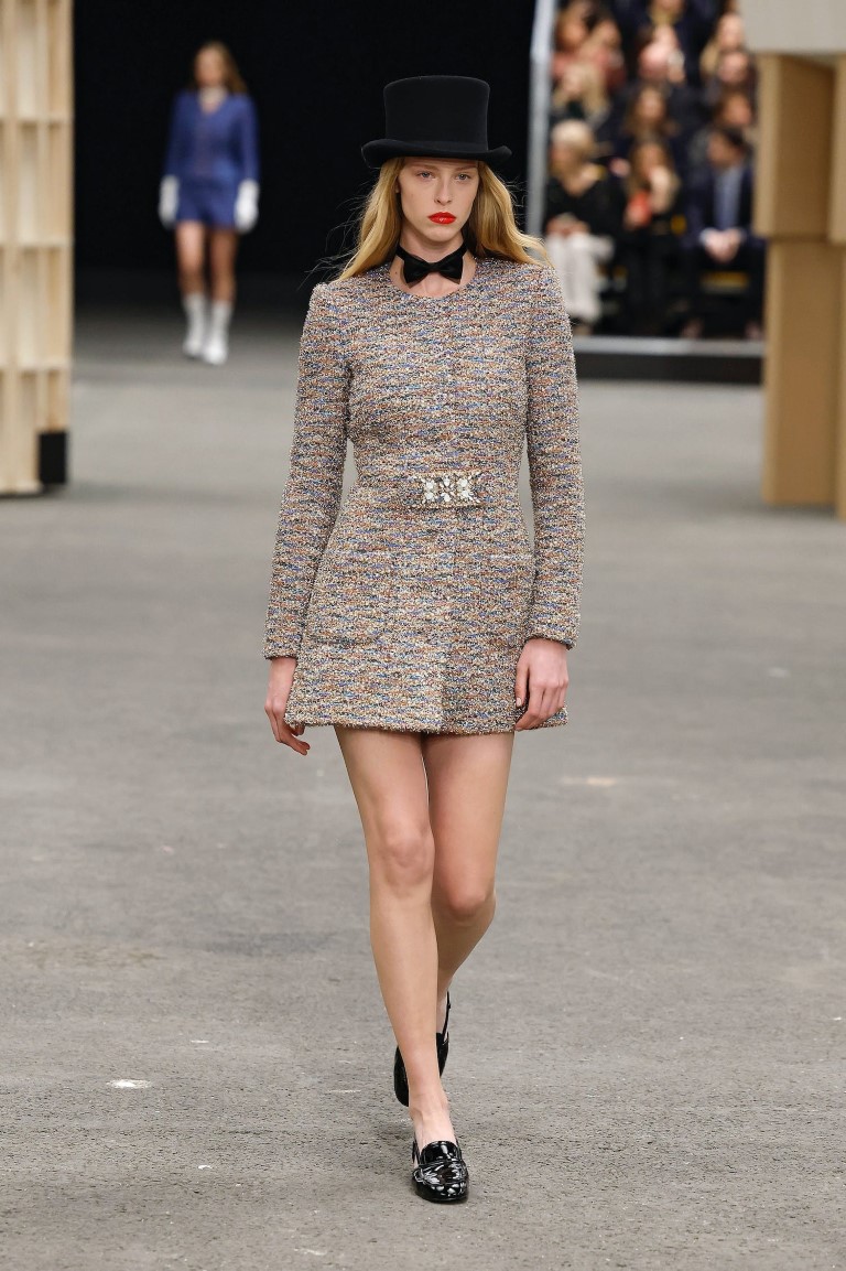 Thiết kế Haute Couture của Chanel xoay quanh các tác phẩm điêu khắc động vật - 12