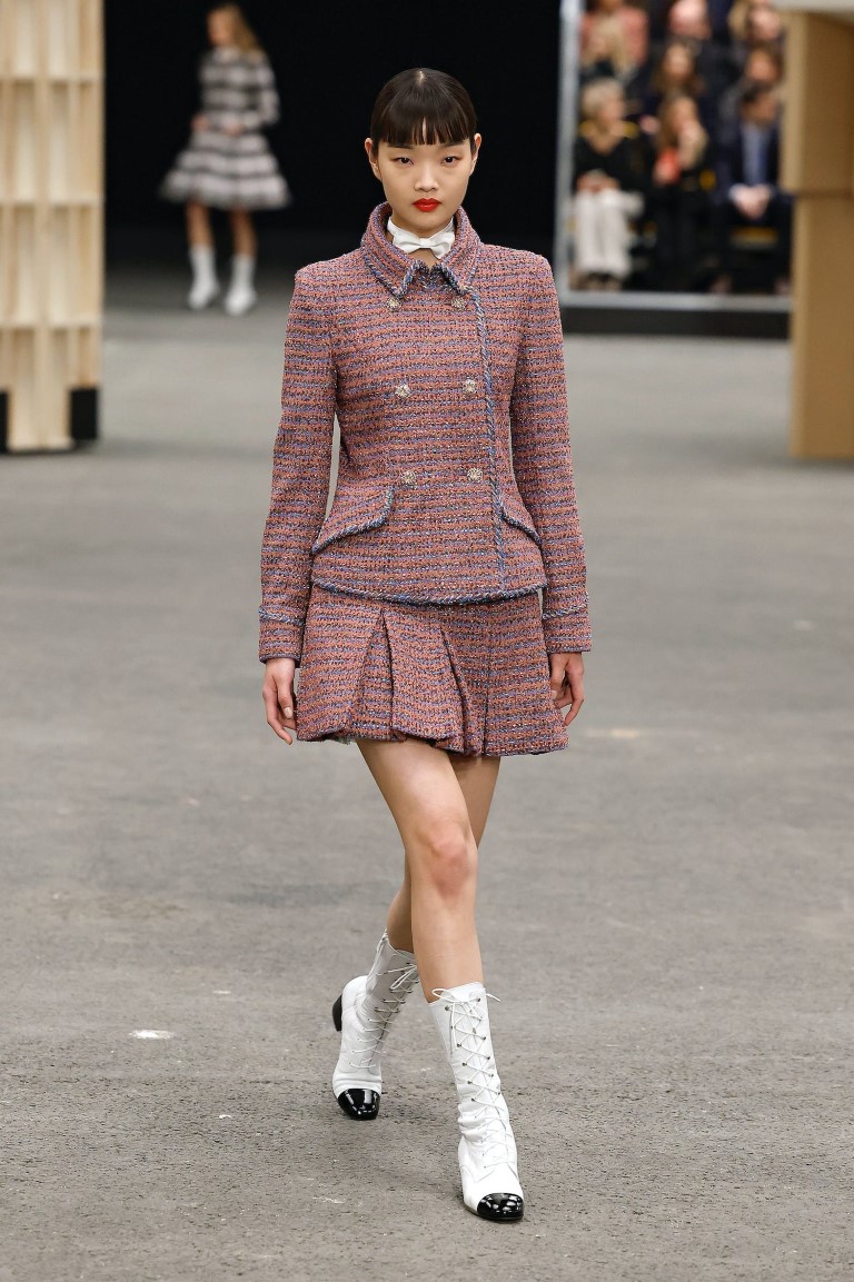 Thiết kế Haute Couture của Chanel xoay quanh các tác phẩm điêu khắc động vật - 9