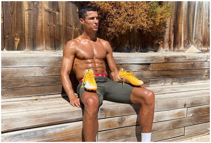 CR7 yêu thích việc tắm nắng để duy trì sự khỏe khoắn, dẻo dai.